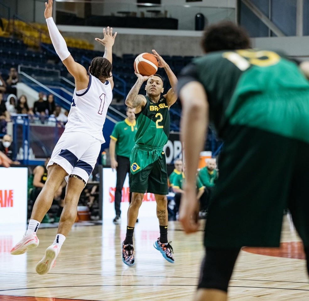 Com 1,78m, Yago cresce na seleção de basquete e ganha confiança