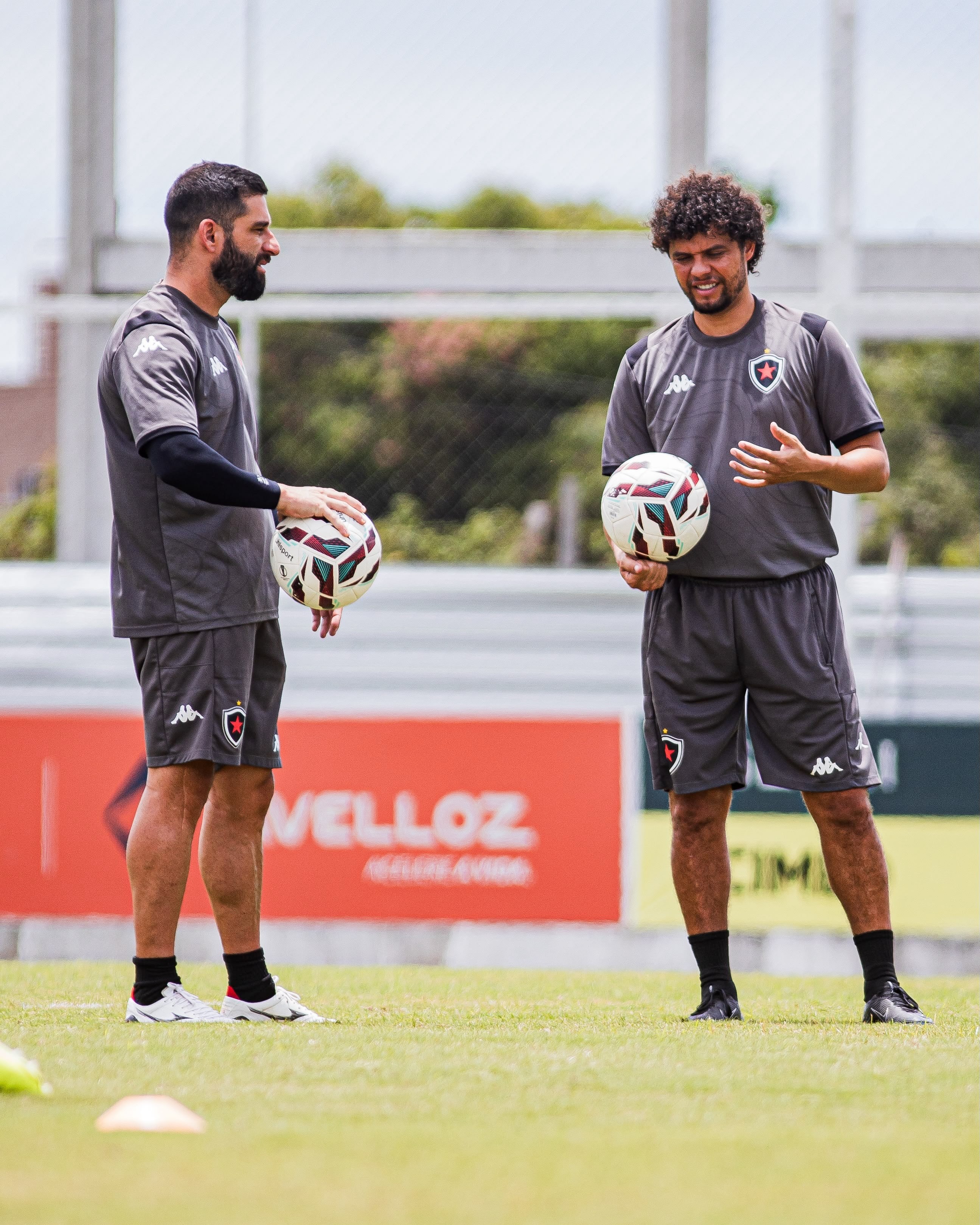 Ex-Inter, Palmeiras e Sport, Pedro Carmona vira auxiliar de Victor Ferraz no Botafogo-PB