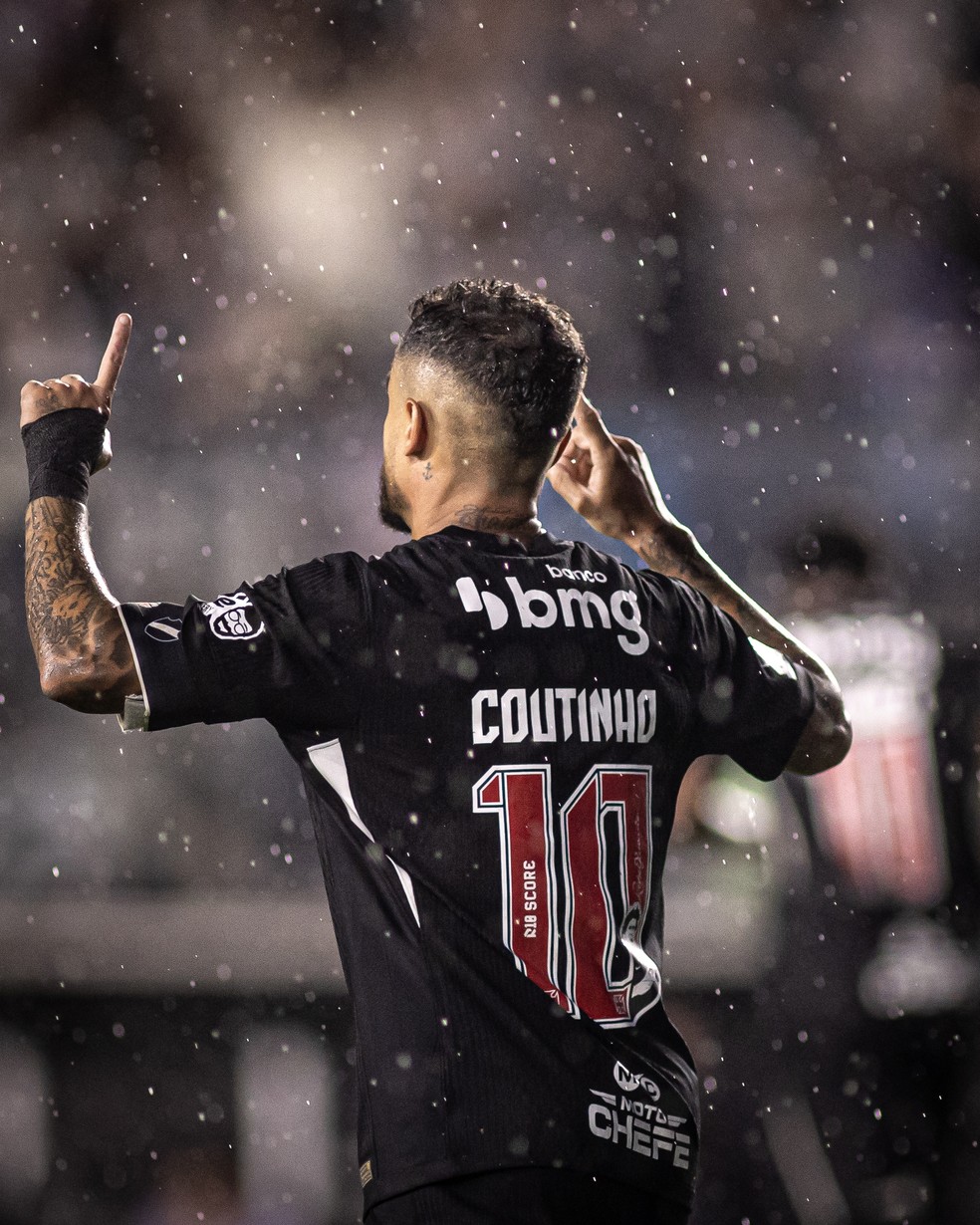 Coutinho comemora gol em Vasco x Botafogo � Foto: Matheus Lima/Vasco