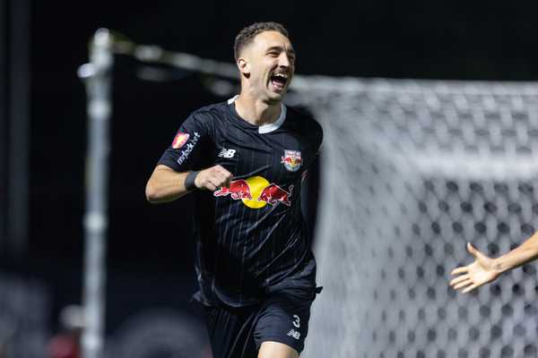 Flamengo agenda reunião por Léo Ortiz em São Paulo.