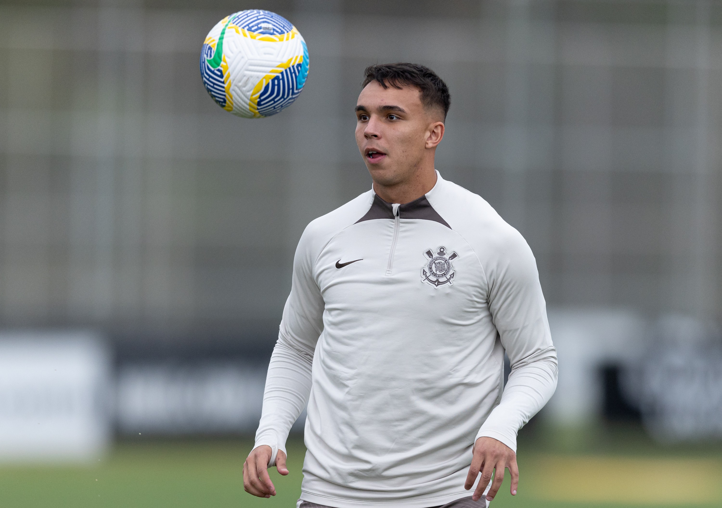 Corinthians faz acordo e antecipa a saída do atacante Giovane