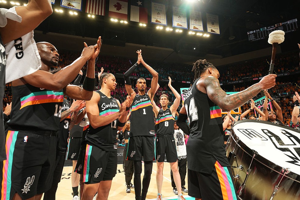 Wembanyama brilha, Spurs vencem Blazers e largam na frente nos