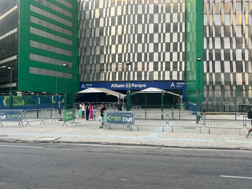 Portao A do Allianz Parque, na Rua Palestra Italia — Foto: Felipe Zito
