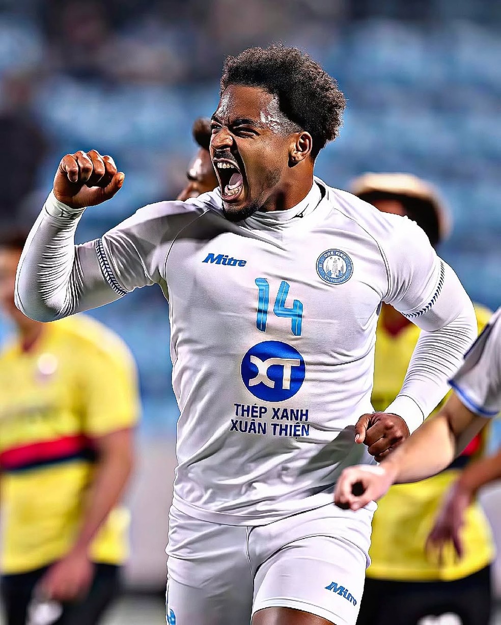 Rafaelson, ex-atacante do Vitória, com a camisa do Nam Dinh, do Vietnã — Foto: Divulgação | Thép Xanh Nam Định FC