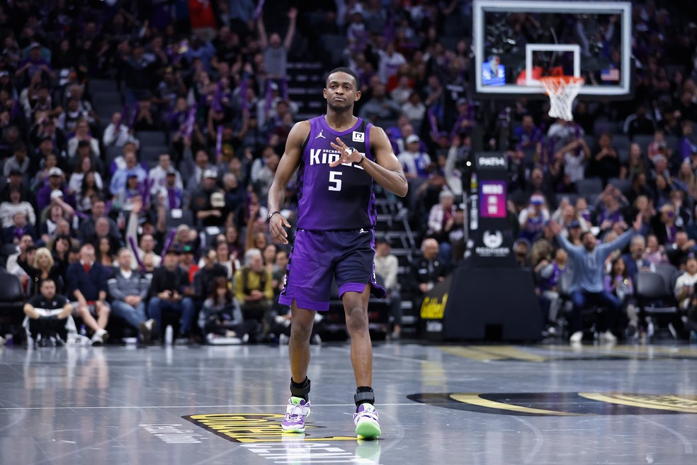De'Aaron Fox faz 60 pontos e estabelece recorde na temporada da