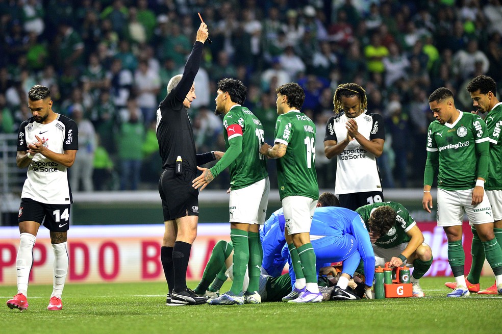 An�bal Moreno � expulso em Palmeiras x Corinthians no Allianz Parque pelas oitavas de final da Copa do Brasil � Foto: Marcos Ribolli