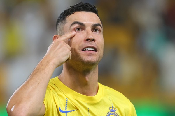 Com mosaico para Cristiano Ronaldo, Al-Nassr vence o Damac pelo