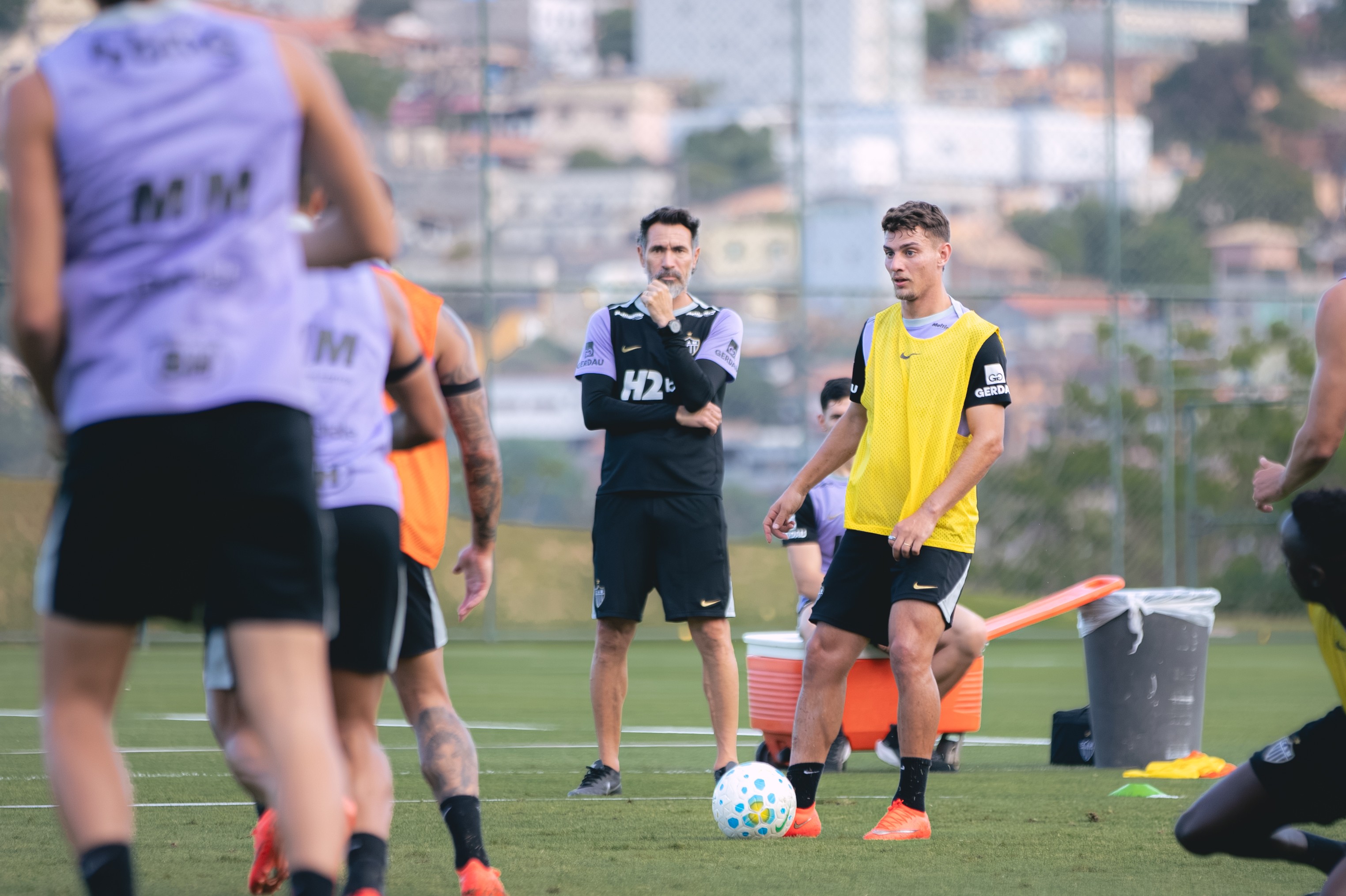 Atlético-MG retorna aos treinos e mira jogo em atraso pelo Brasileiro; veja fotos