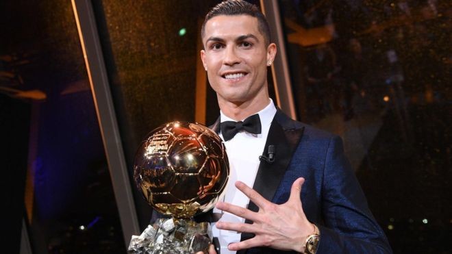 Cristiano Ronaldo lidera votação popular de maior Bola de Ouro de todos os tempos