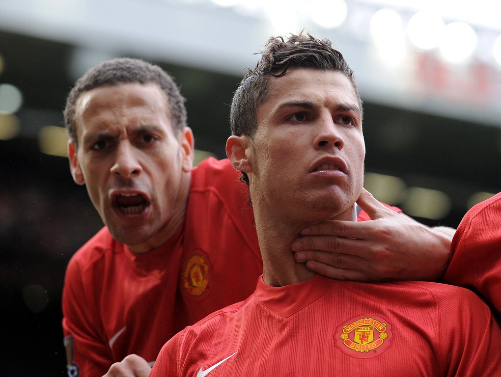 Rio Ferdinand foi personagem importante para o desenvolvimento de Cristiano Ronaldo no United — Foto: AFP