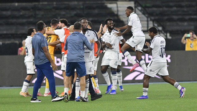 Remo comemora vitória sobre o Botafogo no Nilton Santos Campeonato Brasileiro 2026