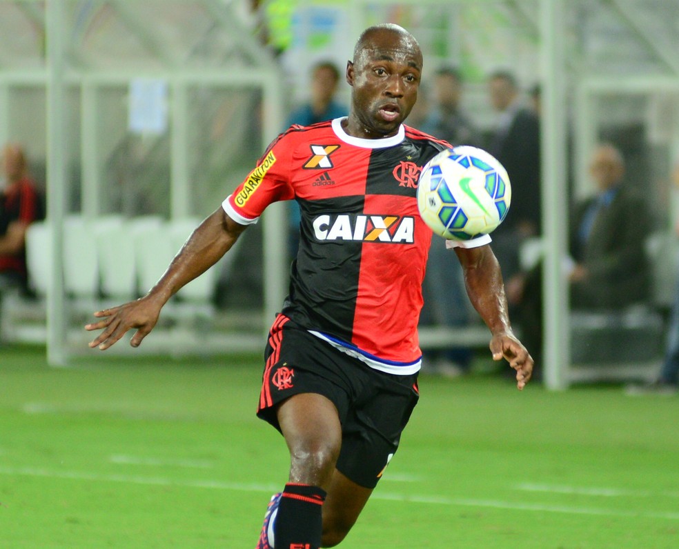Armero em ação pelo Flamengo em 2015 — Foto: Alexandre Lago/GloboEsporte.com