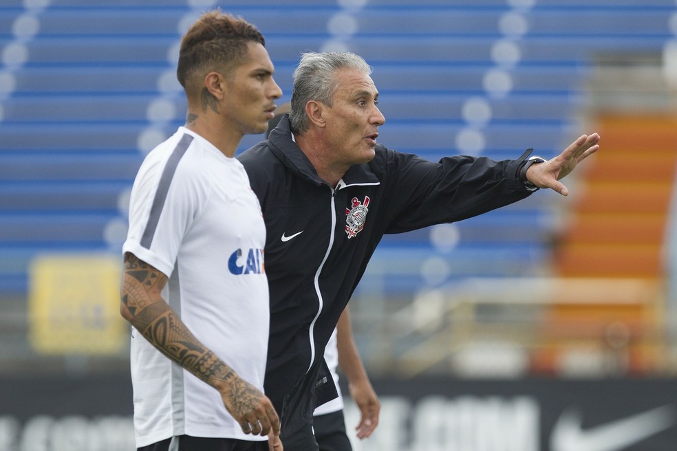 Tite com Guerrero no Corinthians — Foto:  © Daniel Augusto Jr/Agência Corinthians