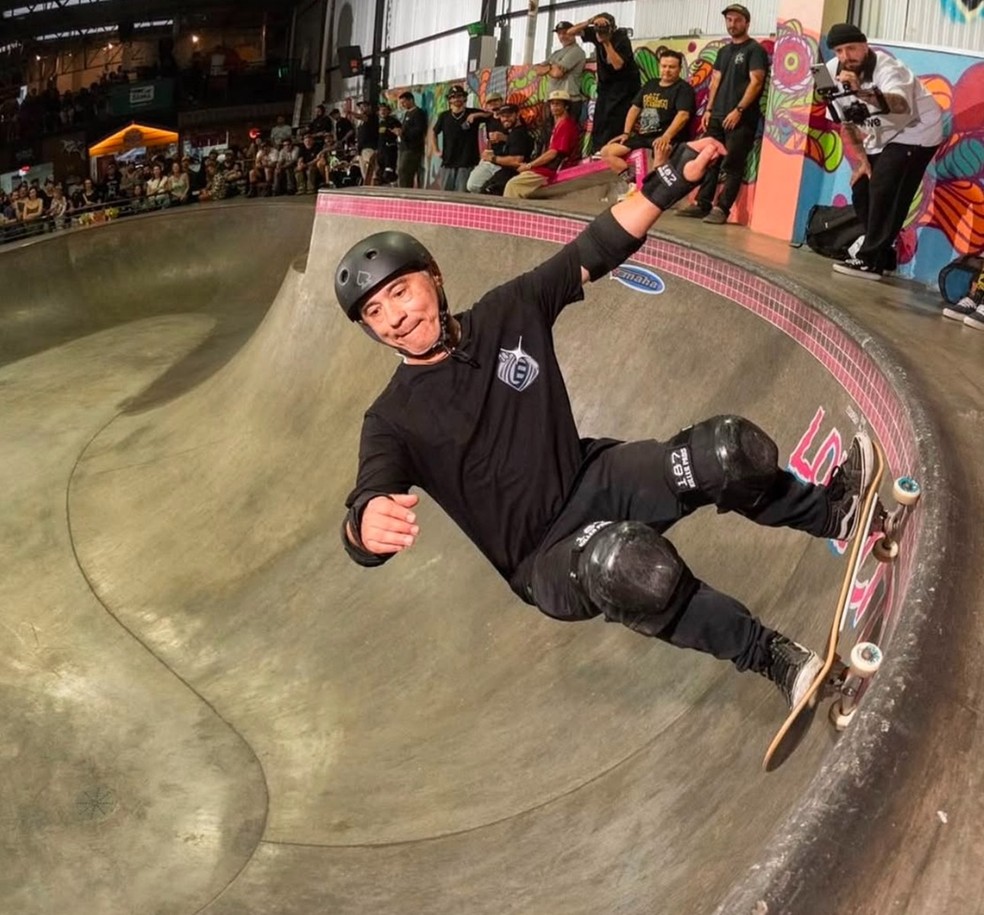 Marco Antônio “Maguila” Imaguire em ação no Skate Bowl — Foto: @peralta_jpg/Divulgação