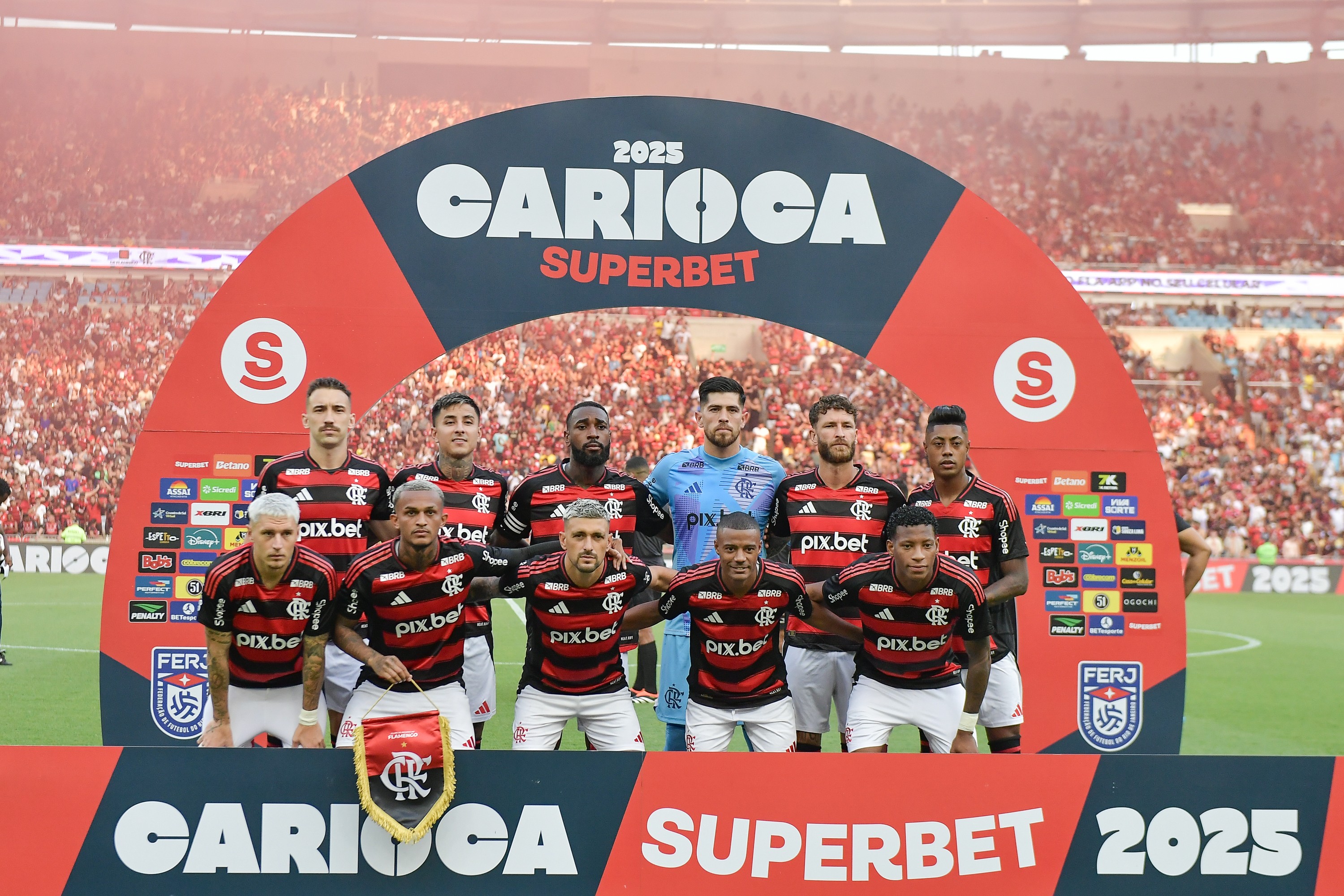 Flamengo domina clássico contra o Vasco e avança para final do Carioca.