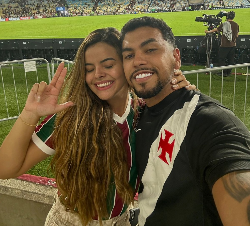 Entre Zoações e Emoções: Casal Tricolor Reata às Vésperas do Clássico