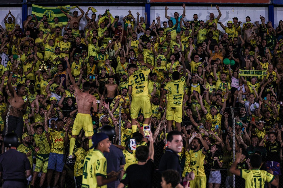 Jogadores do Mirassol celebram acesso à Série A do Brasileiro — Foto: Pedro Zacchi/Ag. Paulistão