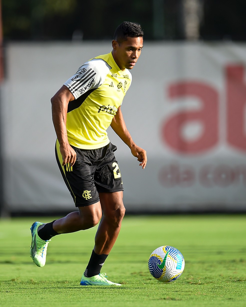 Alex Sandro em treino do Flamengo nesta quinta-feira � Foto: Marcelo Cortes/Flamengo