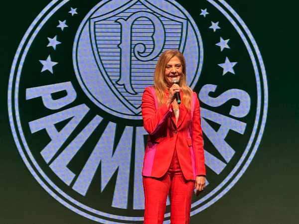 Leila, do Palmeiras, critica clubes em pré-temporada nos EUA: desperdício de recursos.