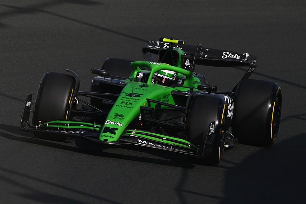 Gabriel Bortoleto durante o terceiro treino livre do GP da Arábia Saudita — Foto: Rudy Carezzevoli/Getty Images