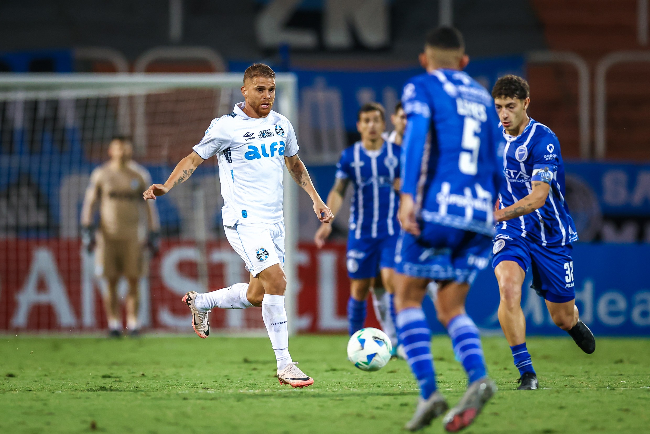 É GRAVE? Grêmio confirma lesão de Cuéllar e estima tempo de recuperação do jogador.