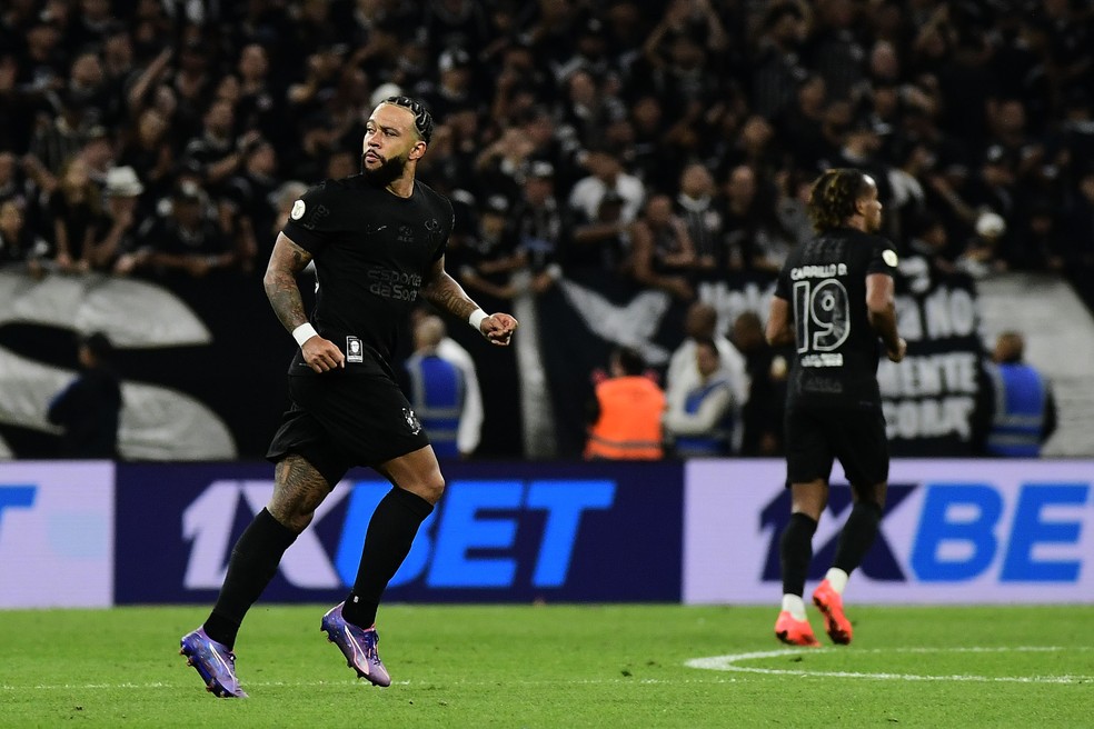 Corinthians x Athletico-PR, Memphis Depay — Foto: Marcos Ribolli
