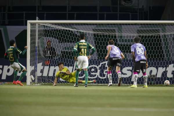 Palmeiras decide cobrador de pênaltis para evitar disputa entre atacantes
