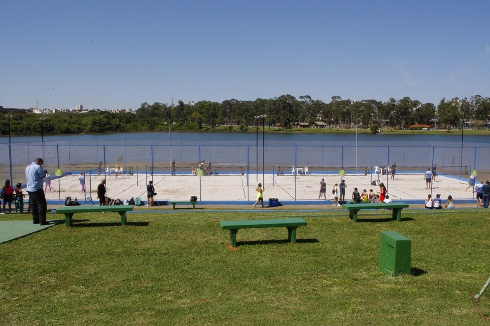 Quantas quadras de beach tennis tem em Uberlândia?