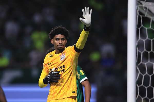 GOLEIRO BRILHA EM CLÁSSICO E MANDA RECADO! Defesa decisiva e provocação marcam noite eletrizante!