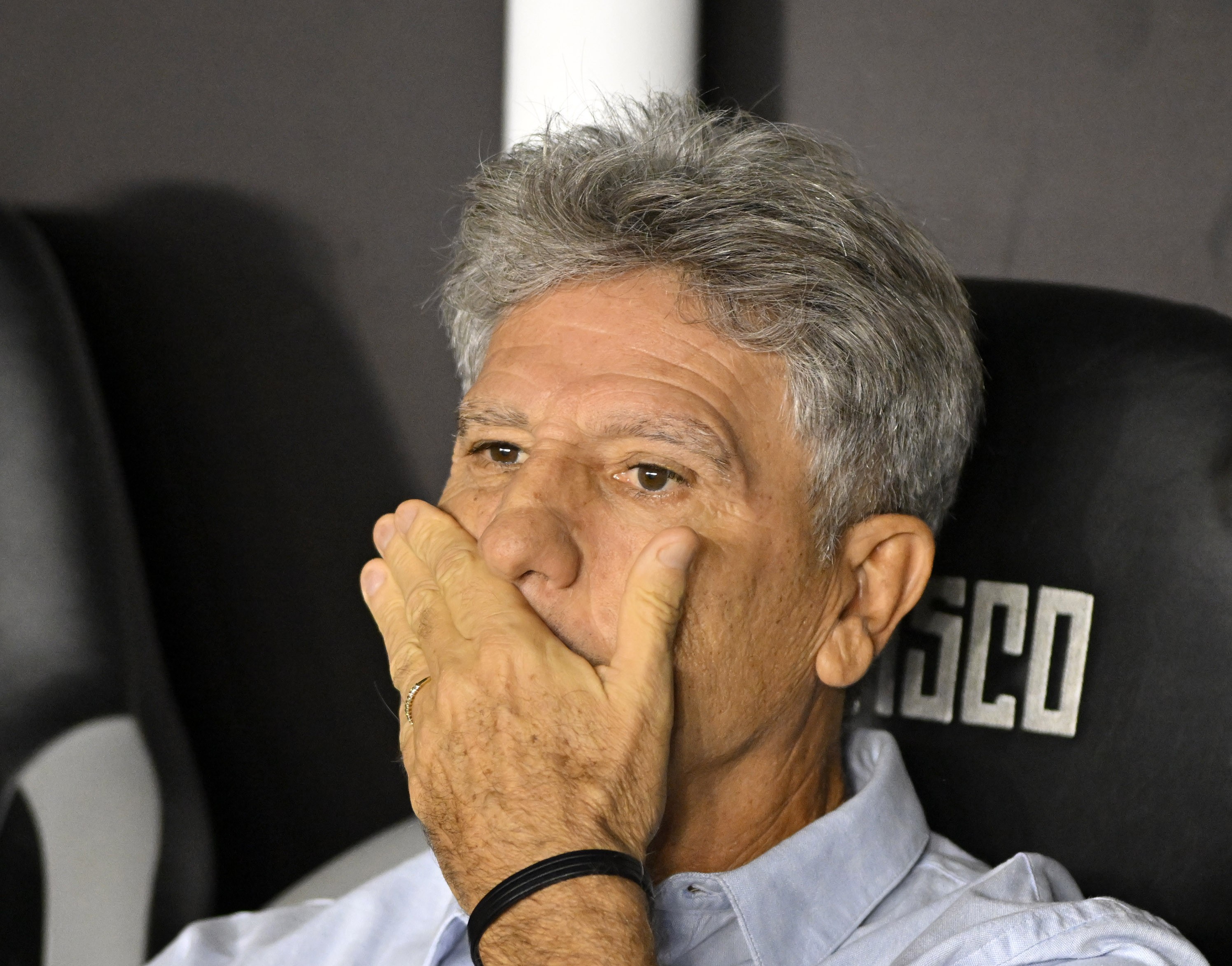 Bastidores: cobranças no vestiário e preocupação com Renato marcam noite do Vasco