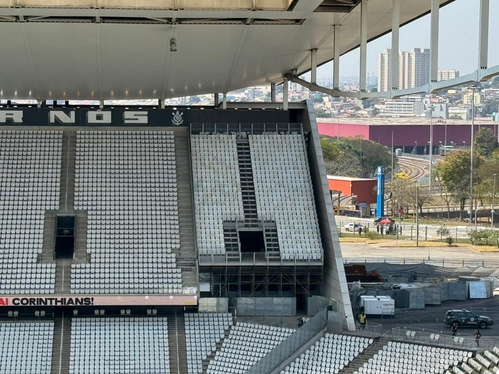 Neo Química Arena recebe ajustes para jogo da NFL — Foto: Emilio Botta