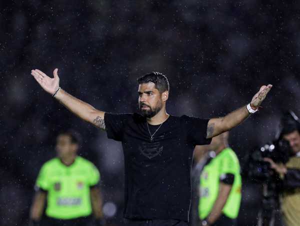 Antônio Oliveira destaca vitória do Corinthians, vislumbra clássico e elogia técnico.