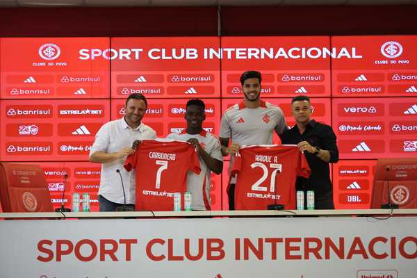 Kaique Rocha e Carbonero são apresentados pelo Inter