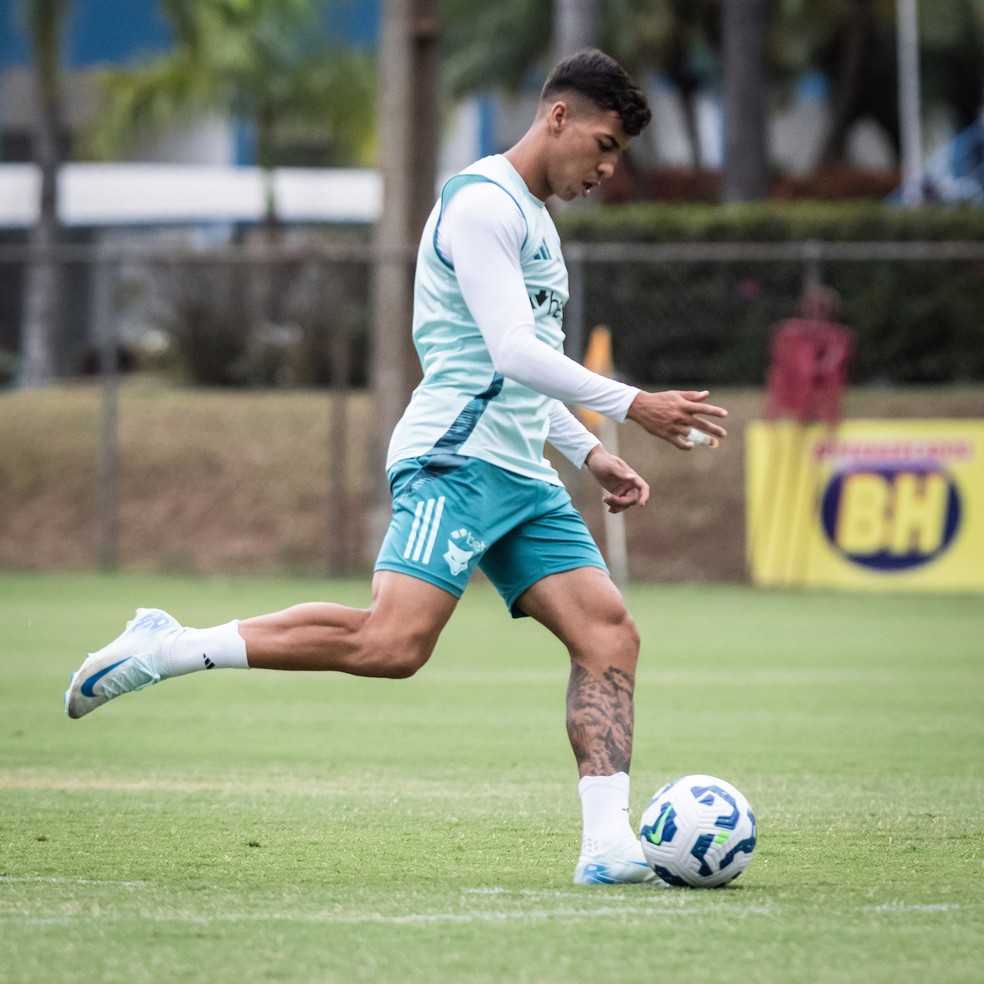 Kaio Jorge vem fazendo trabalhos físicos específicos no Cruzeiro — Foto: Gustavo Aleixo/Cruzeiro