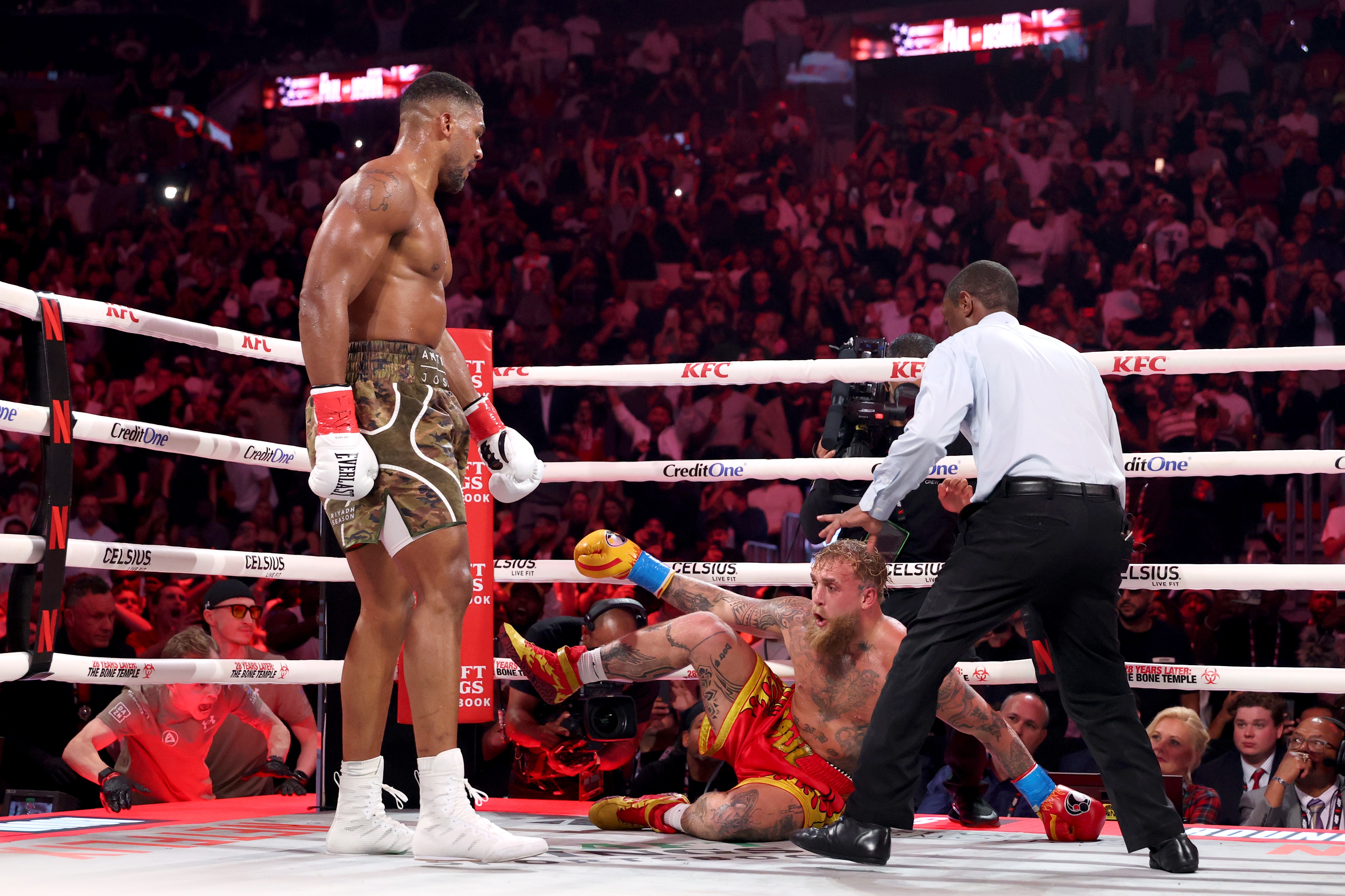 Veja o momento em que Jake Paul é nocauteado por Anthony Joshua; vídeo | Ge