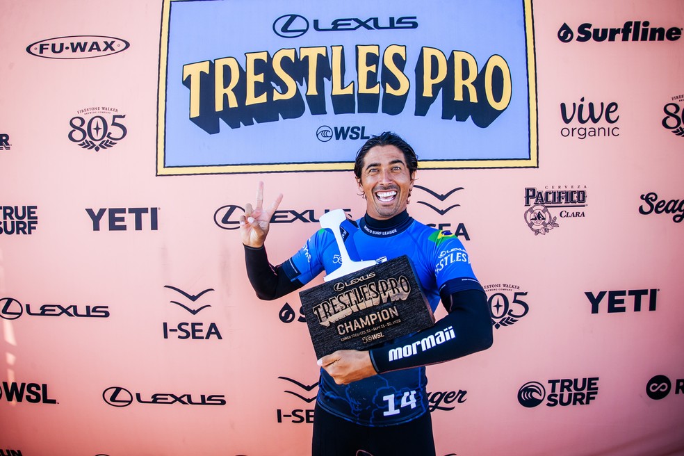 Miguel Pupo é campeão em Trestles — Foto: Emma Sharon/WSL