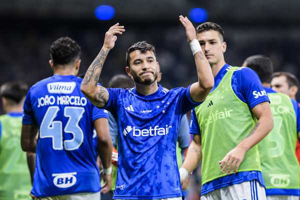 William do Cruzeiro lidera estatísticas de desarmes no Brasileirão.