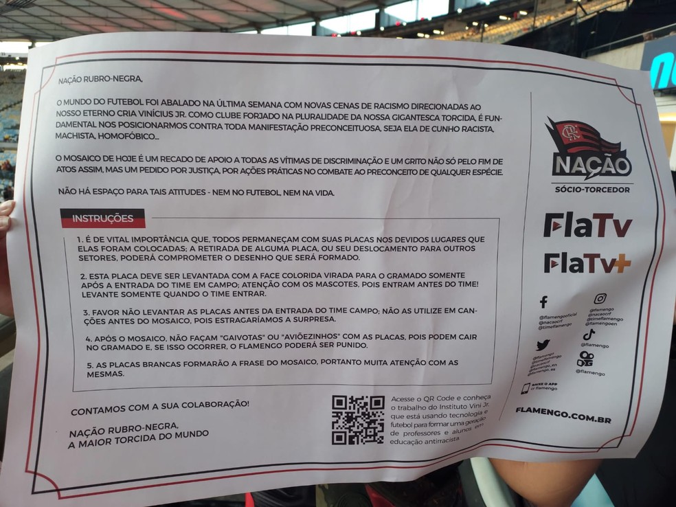 Mosaico do Flamengo em homenagem ao Vini JR &mdash; Foto: Fred Gomes / ge