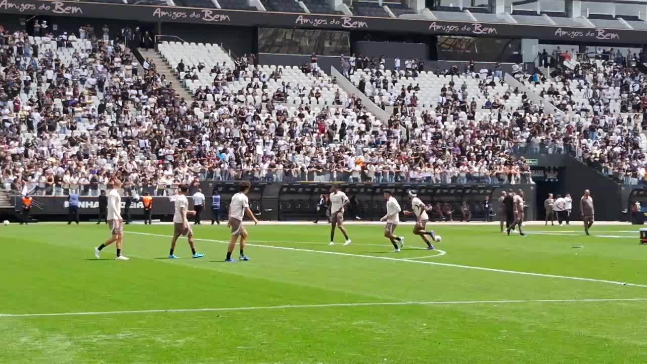 Veja golmc esporte da sorteMemphis Depay no treino do Corinthians