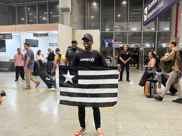 Luiz Henrique chega ao Rio e diz estar pronto para jogar em Flamengo x Botafogo | botafogo