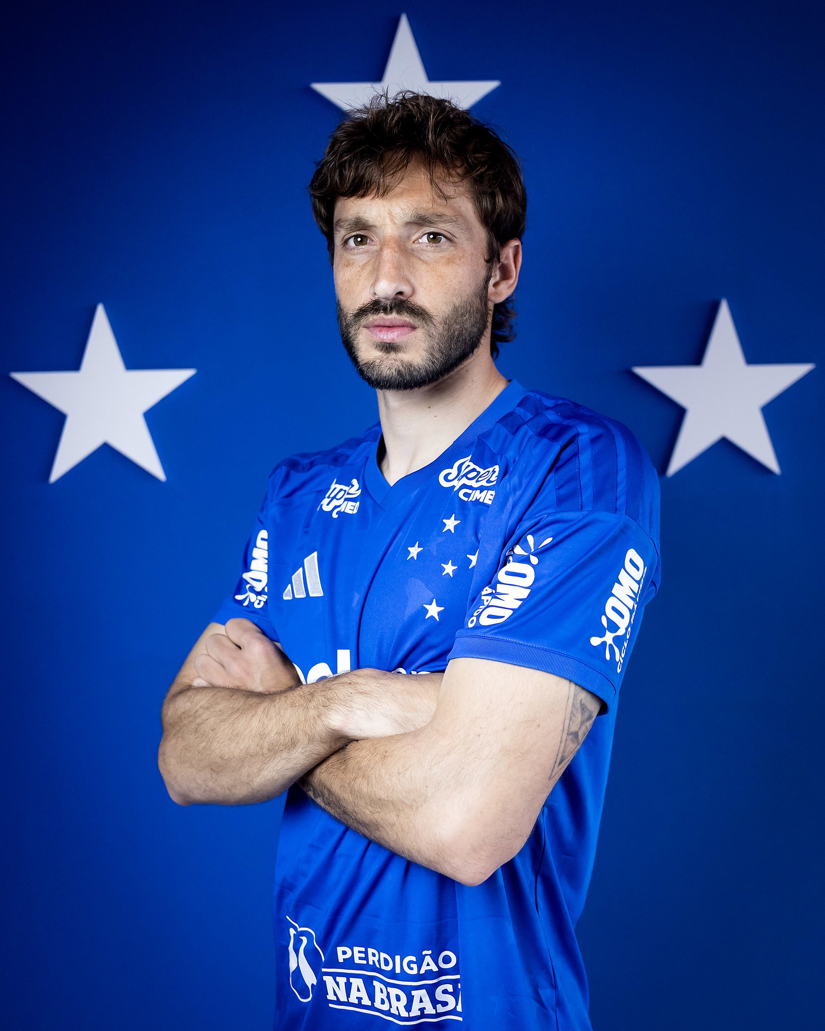Volante desfalca treino do Cruzeiro por dores na panturrilha e passa por exames; reforço vai a campo