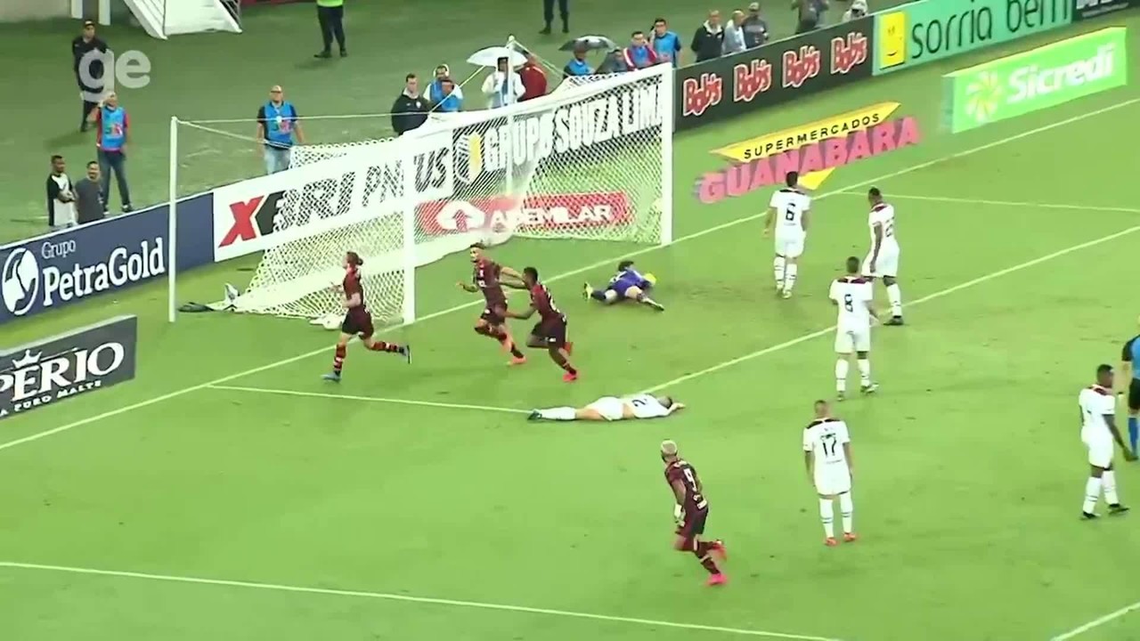 Filipe Luís já brilhou com dois gols e duas assistênciasjj esporte betFla-Flus