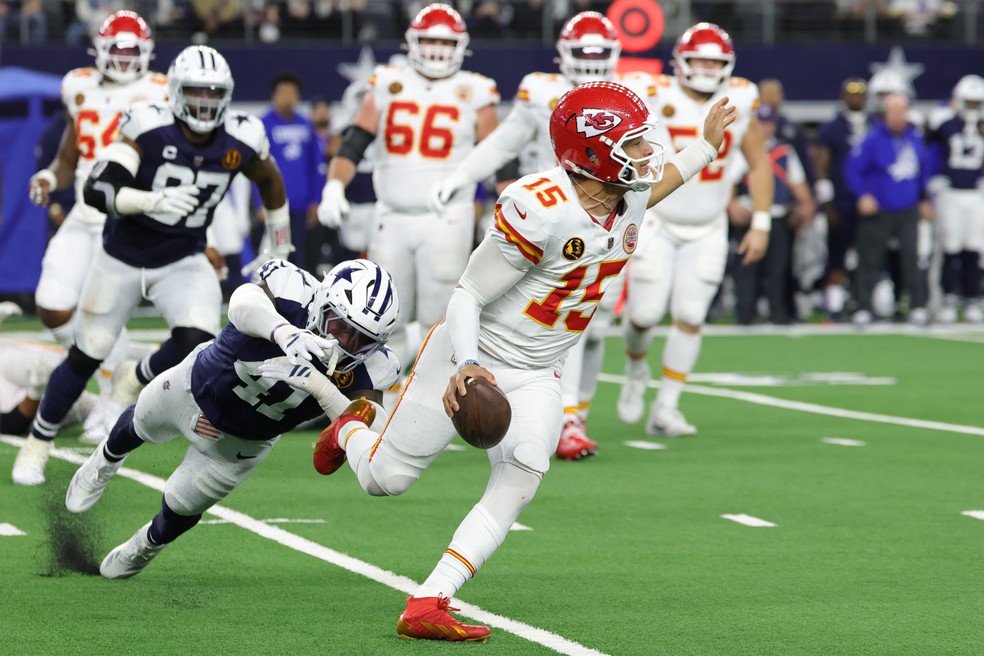 Mahomes brilha, mas Chiefs perde no jogo de Ação de Graças | Ge