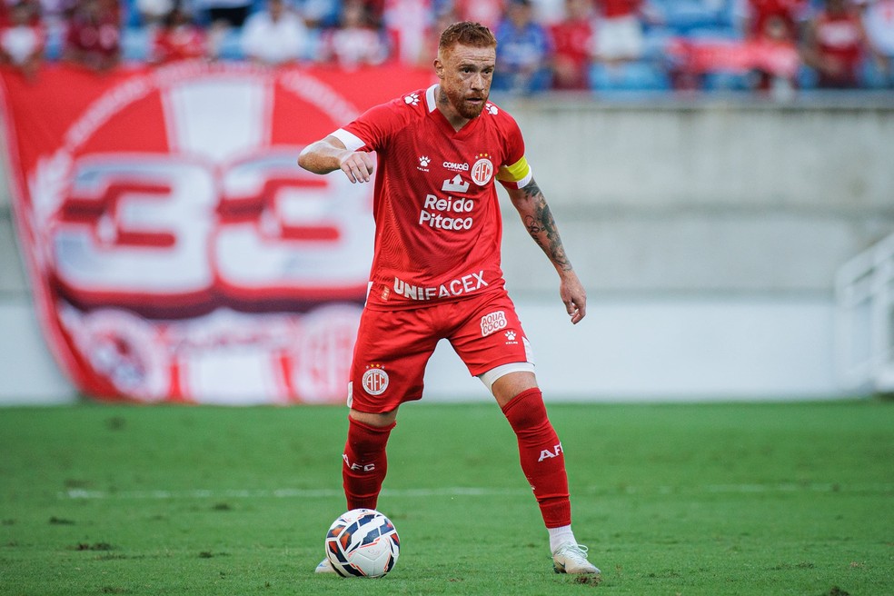 Souza vai para a terceira temporada seguida no América-RN  — Foto: Gabriel Leite/América FC