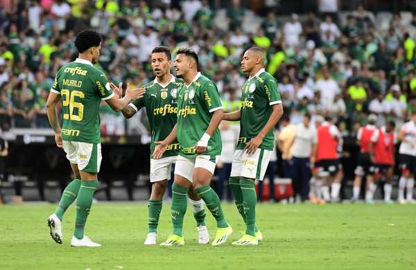 Série de derrotas nos pênaltis do Palmeiras: retrospecto instável impacta desempenho.