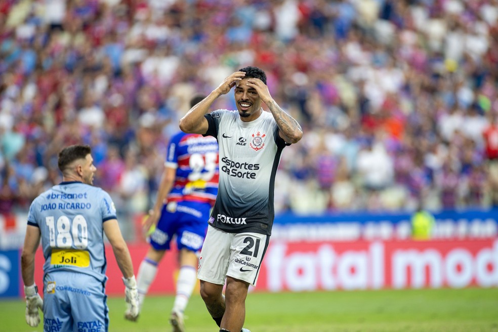 Matheus Bidu em Fortaleza x Corinthians — Foto: Baggio Rodrigues/AGIF