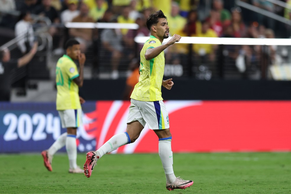 Paquet comemora gol do Brasil contra o Paraguai  Foto: Buda Mendes/Getty Images