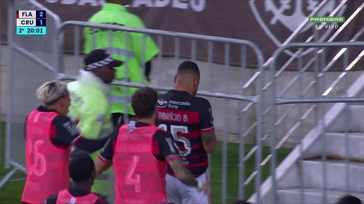 Cruzeiro oscila entre lado A e lado B contra Flamengo no Brasileirão.