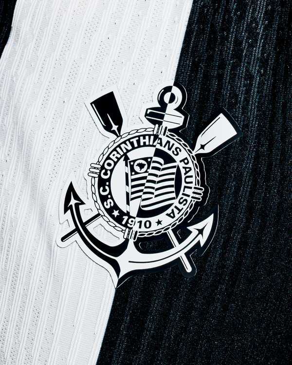 Corinthians distribui cartilhas e usa camisa antirracista contra o Cruzeiro: saiba mais