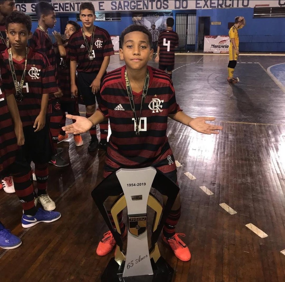 Joshua no futsal do Flamengo já com a camisa 10 — Foto: Divulgação